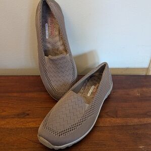 Skechers Women’s Slip Ins Reggae Fest Willow Taupe Casual Slip On Shoes